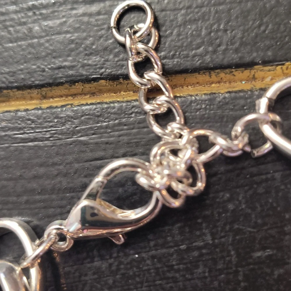 Elegant Silver Chain Bracelet - Picture 4 of 12